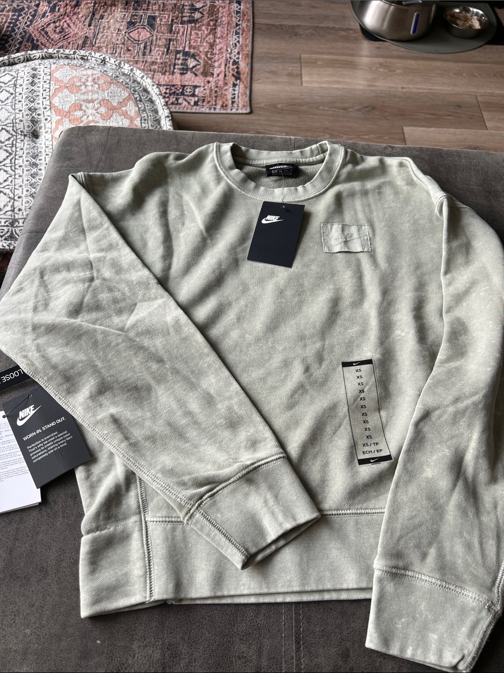 NEW! Limited edition Nike Women’s Crewneck Sweatshirt in Faded Olive Green. XS!